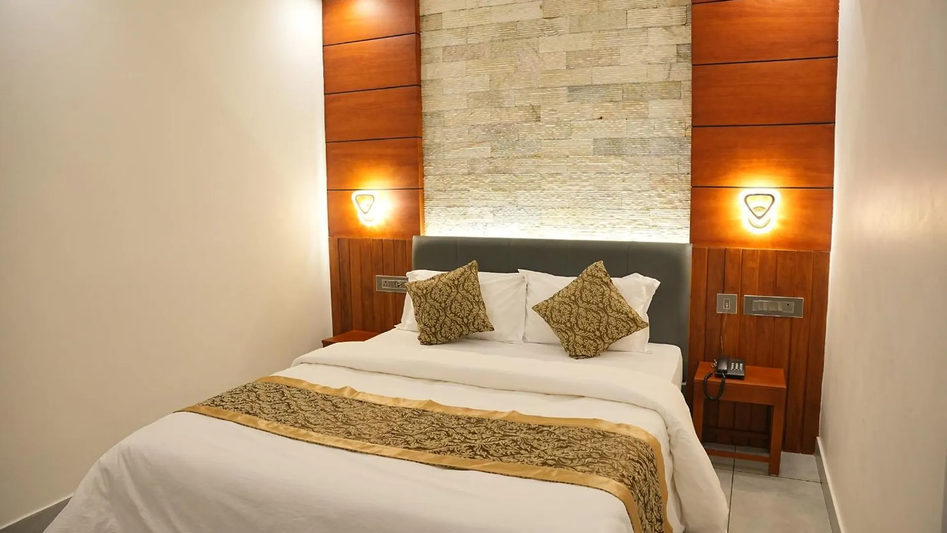 Hotel Silverstone Inn Nedumbassery
