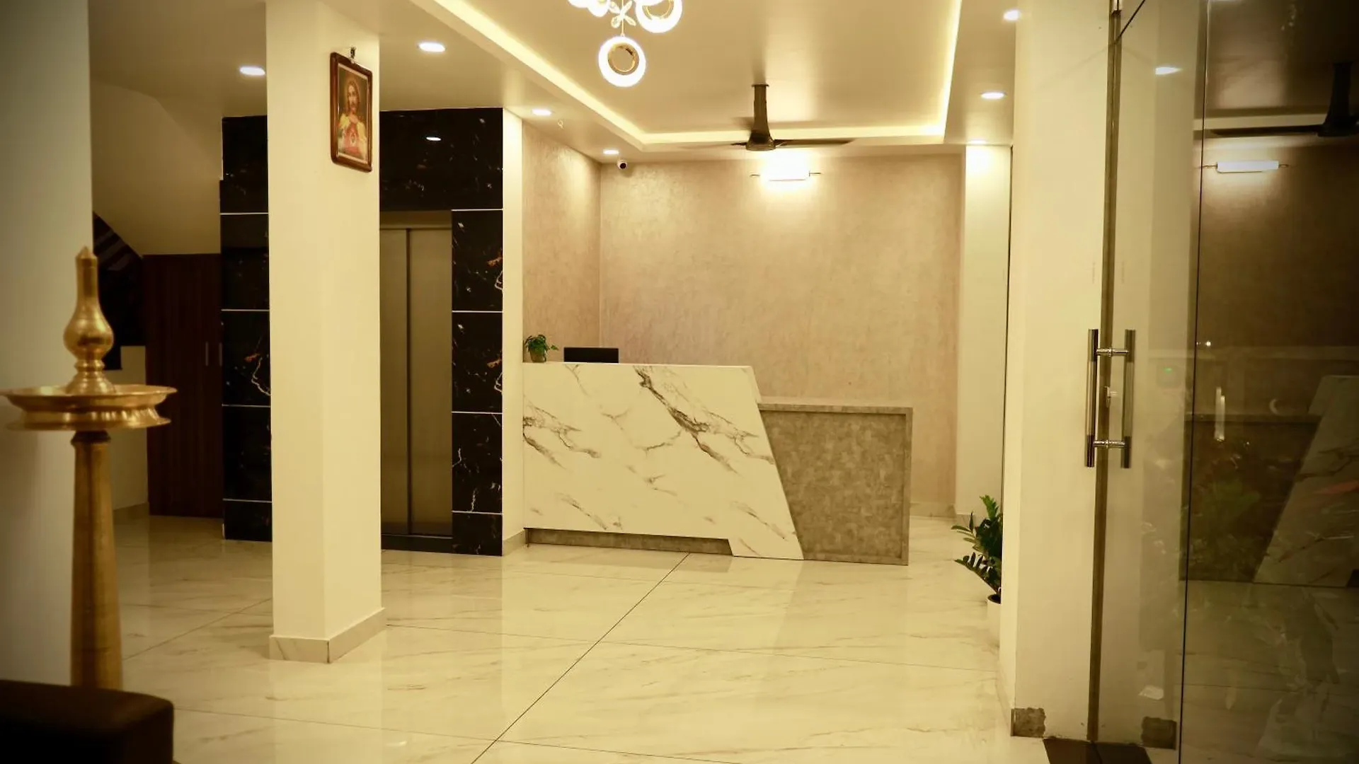 Silverstone Inn Nedumbassery
