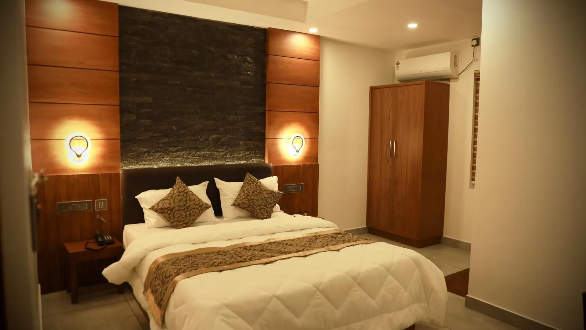 Silverstone Inn Nedumbassery