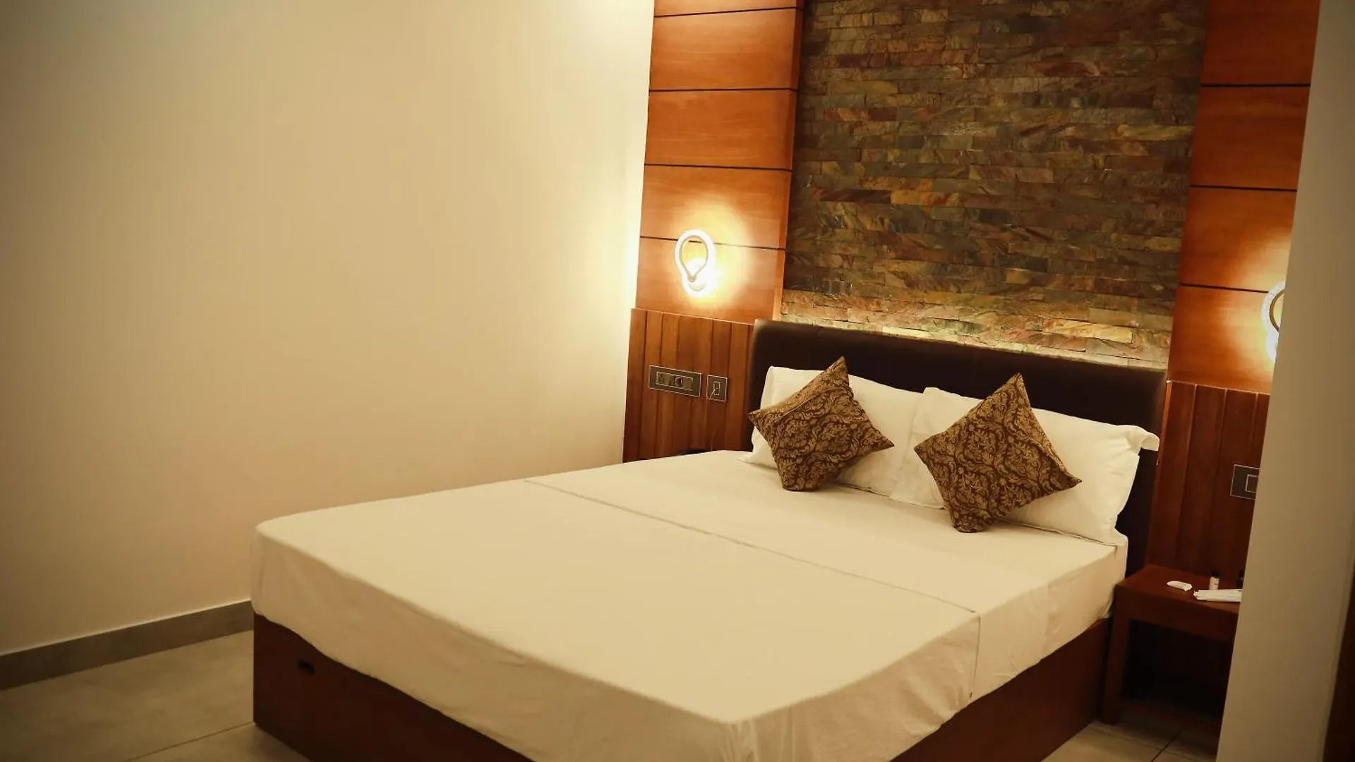 Silverstone Inn Nedumbassery