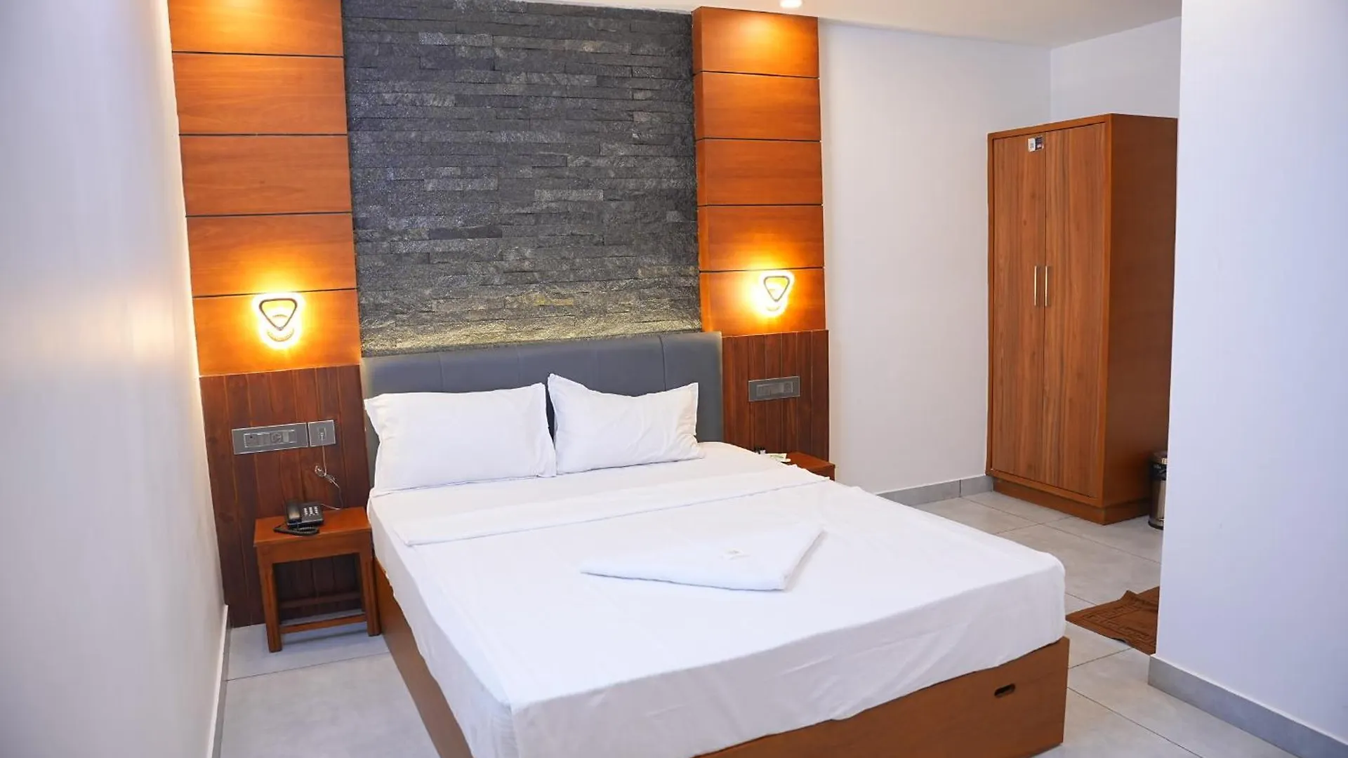 Silverstone Inn Nedumbassery
