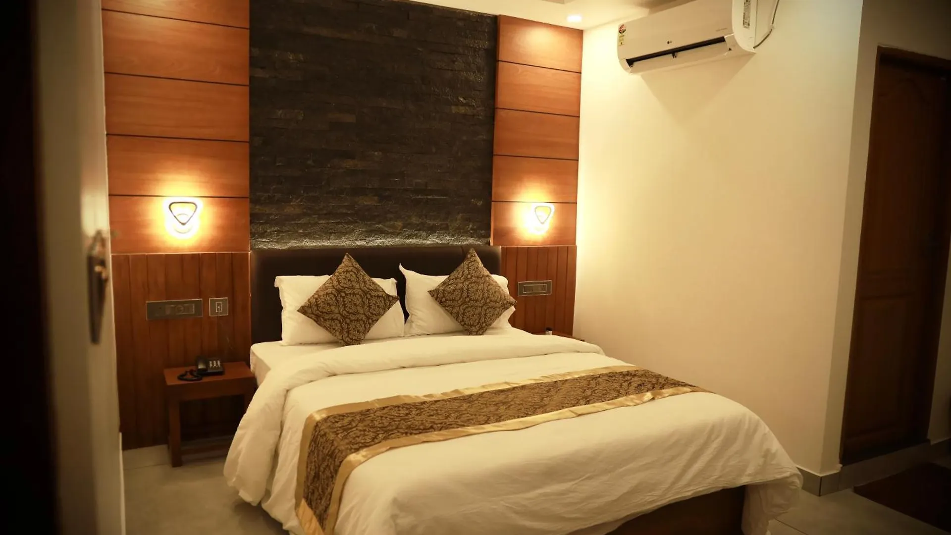 Silverstone Inn Nedumbassery Hotel